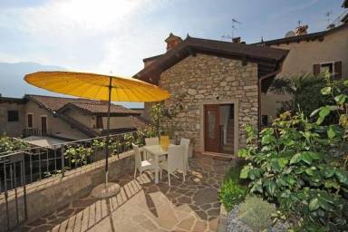 80 qm Ferienhaus ∙ 3 Gäste mit Hund ∙ 2 Schlafzimmer ∙ Limone Sul Garda am Gardasee