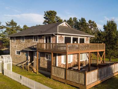 House with barbecue, garden & jacuzzi