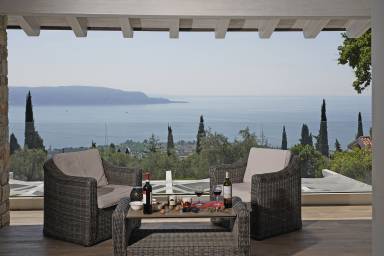 Apartment mit Terrasse, Garten und Pool