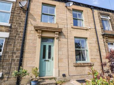 Book your Perfect Holiday Accommodation in Glossop - HomeToGo