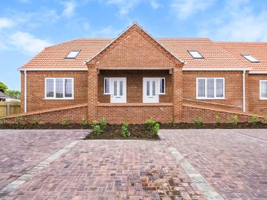 Family-oriented cottage with garden | River view | Pets allowed