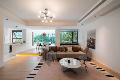 230 m² Apartment