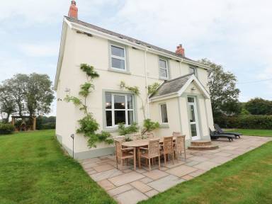 Cottage Martletwy