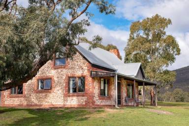 Cottage Halls Gap
