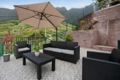 Holiday home with fast internet & terrace | Mountain view | Good for workation