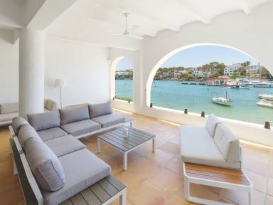 Casa con griglia, giardino e terrazza