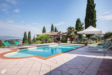 Piacevole casa a Pomarance con barbecue e piscina