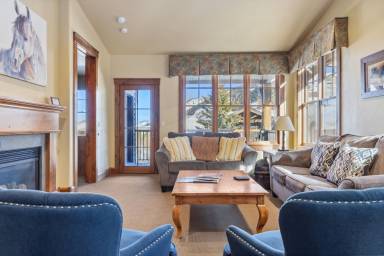 164 m² Condo