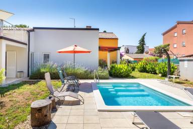 Villa mit Terrasse, Garten und Whirlpool