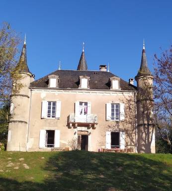 Castle Saint-Julien-Maumont