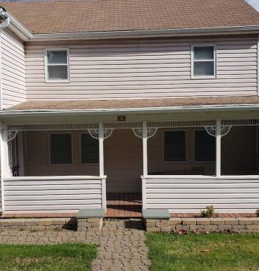 House  Maplecrest