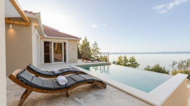 Voll ausgestattete Villa mit Grill, Terrasse und beheiztem Pool