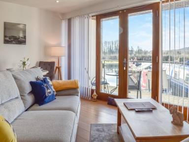 Cottage with terrace & garden | River view