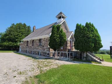House Pet-friendly Greenbush Township