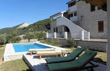 Apartment mit Garten, Pool und Terrasse | Meerblick