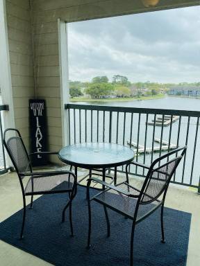 Condo Montgomery