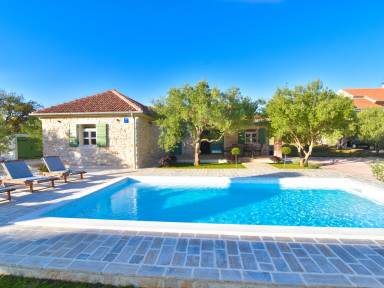 Voll ausgestattetes Ferienhaus mit privatem Pool, Terrasse und Garten | Strand in der Nähe
