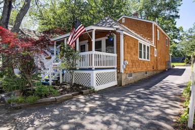 House  Pine Point