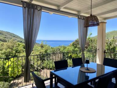 Appartamento adatto alle famiglie con terrazza e giardino | Vista sul mare
