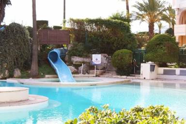 90 m² House