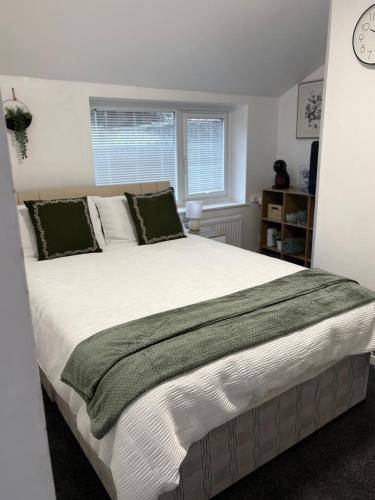 The Snug Guestroom Poole in Poole