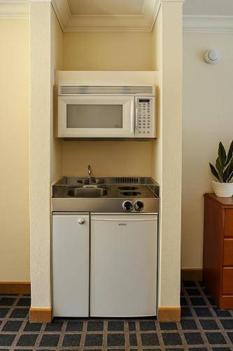 Creekside Inn & Suites — photo 3