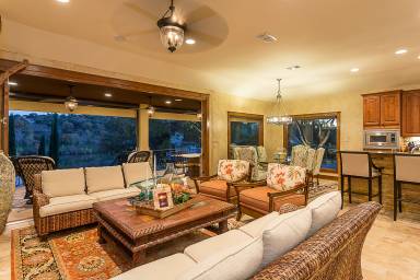 House Lakeside Terrace
