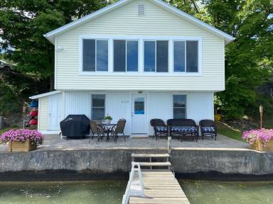 Cottage Yard Keuka Park
