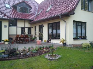 Ferienhaus für 4 Personen ca. 105 m² in Plau am See, Mecklenburg-Vorpommern (Mecklenburgische Seenplatte) 1 Schlafzimmer, 2 Badezimmer, Sat. -TV, Spülmaschine, See 50 m, Strand 50 m, Top Vermieter 2021, Hund erlaubt