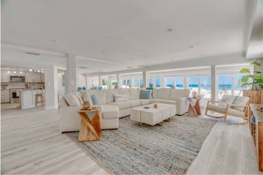 527 m² House