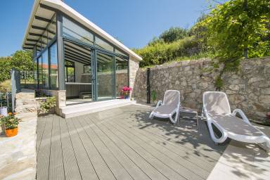 Voll ausgestattetes Ferienhaus mit Terrasse, Pool und Garten | Naturblick | Haustierfreundlich