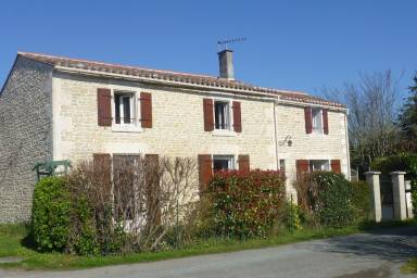 House Yard Saint-Jean-de-Liversay
