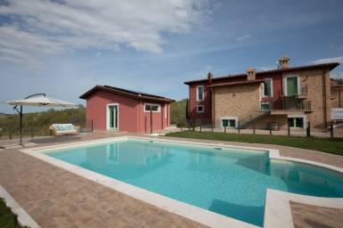 Casa a Castignano con piscina e idromassaggio
