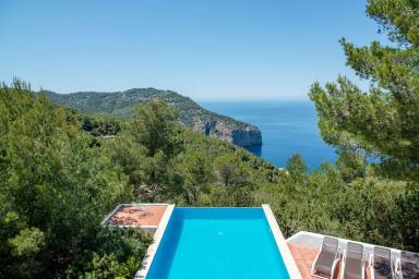 Children-friendly villa with private pool, barbecue & terrace | Mountain view