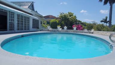 Villa Pool Glendevon