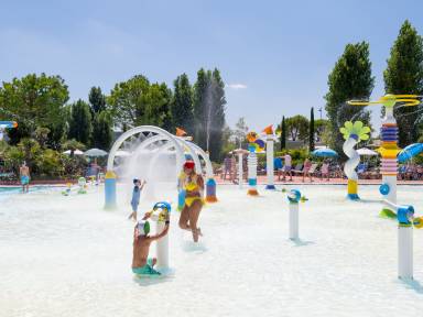 Familienorientiertes Ferienhaus mit Grill, Terrasse und Pool | Haustiere sind willkommen