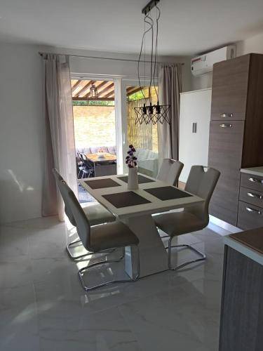 Apartma Otok Rava