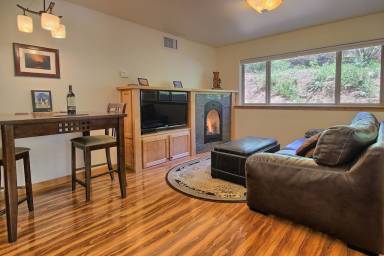 Airbnb  Yosemite West