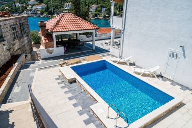 Apartment Molunat