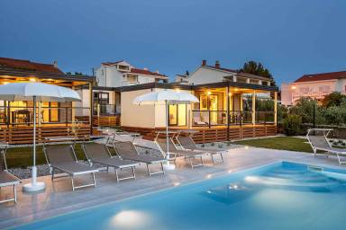 Mobilheim mit Garten, Pool und Terrasse | Strand in der Nähe