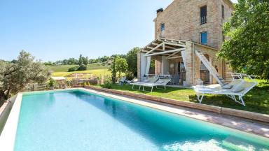 Villa mit Terrasse, Garten und Grill | Poolblick | Perfekt für die Arbeit von Zuhause