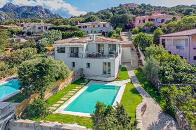 Familienfreundliche tolle Villa mit Grill, Terrasse und Garten | Poolblick | Haustiere erlaubt