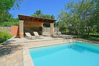 Villa  Poulades