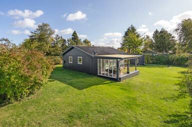 Ferienhaus mit eingezäuntem Grundstück für 4 Gäste mit Hund in Bogø By, Dänemark