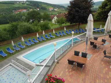 Familienfreundliches Sonniges Ferienhaus in Wagerberg mit gemeinsamem Pool und Terrasse
