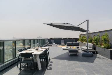220 m² Apartment
