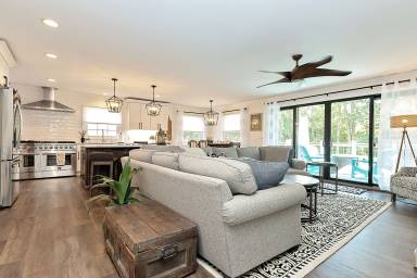 House with garden & BBQ | City view