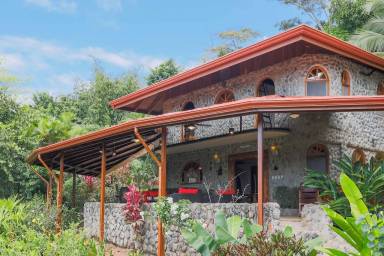 House  Dominical