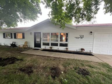 House  Three Oaks