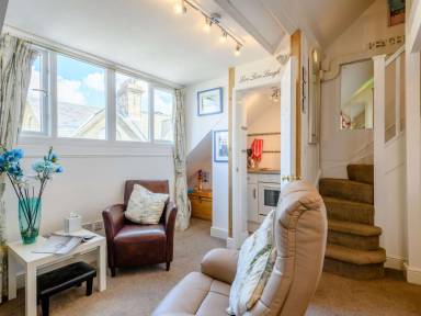 Cottage | Water view